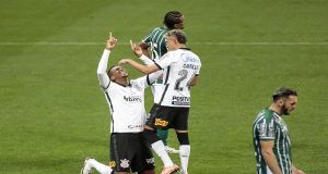Corinthians toma susto, mas vence Coritiba pelo Brasileirão