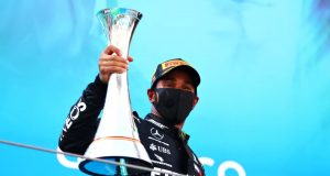 Lewis Hamilton vence GP da Espanha e fica perto de mais um recorde