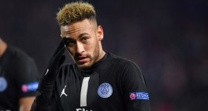 Atacante Neymar é diagnosticado com Covid-19