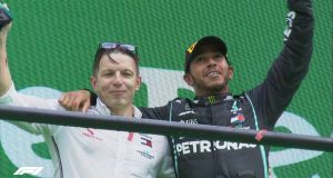 Hamilton fatura GP de Portugal e se torna o maior vencedor da história da F-1
