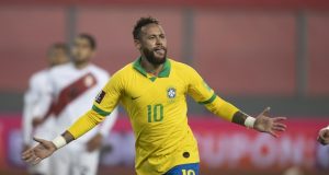 Com três de Neymar, Brasil vence Peru pelas Eliminatórias