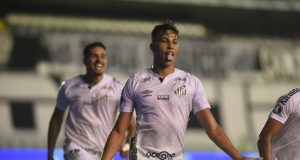 Santos goleia Grêmio na Vila Belmiro e está na semifinal da Libertadores