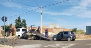 PM persegue e prende homem com armas e colete em carro no Parque São Paulo