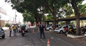 Fiscalização aborda 332 veículos no primeiro dia de quarentena mais restritiva