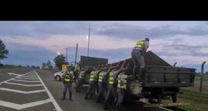 Policiamento Rodoviário apreende caminhão com cerca de 1 tonelada de droga