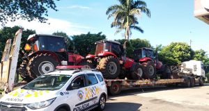 Polícia Rodoviária prende uma pessoa e recupera três tratores
