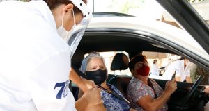 Saúde inicia vacinação de idosos com 80 anos ou mais