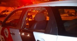 Bandidos friorentos roubam carro com perfumes e doces