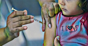 Com idosos sendo imunizados para covid, vacinação contra a gripe começa com as crianças
