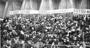 Roberto Carlos 80 anos: no auge, artista fez show, em 1970, para um Gigantão lotado