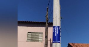 Mobilidade Urbana foge do tradicional e coloca nome de rua na vertical