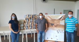 Sindicato doa meia tonelada de alimentos ao Fundo Social