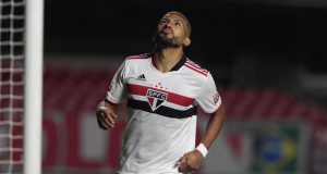 São Paulo vence e retoma liderança geral do Paulistão; Palmeiras vira contra o Guarani