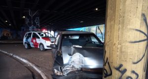 Motorista bate o carro e o abandona na Via Expressa nesta madrugada