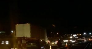 Mototaxista perde a vida na SP-255 após bater na traseira de caminhão