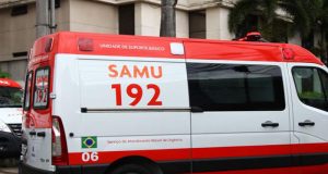 Bandidos roubam carro e atropelam duas mulheres na Alameda Paulista