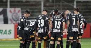Corinthians perde pênalti e o jogo para o Atlético-GO pelo Brasileirão