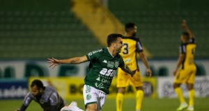 Guarani vence, encaminha classificação e Palmeiras continua vivo no Paulistão