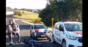 Viaturas colidem durante abordagem a motos furtadas