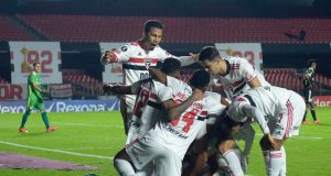 São Paulo vence Sporting Cristal-PER e avança em segundo do grupo na Libertadores