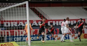 Fora de casa, São Paulo é derrotado e segue sem vencer no Brasileirão