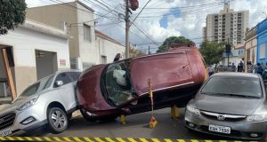 Acidente cinematográfico para o trânsito na Av. XV de Novembro