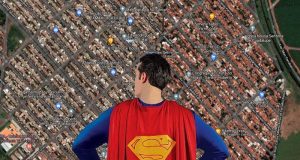 Super-Homem do Selmi Dei detém ladrão em fuga que havia invadido sua casa