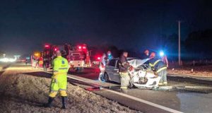 Na Washington Luiz carro bate na traseira de caminhão que levava suco