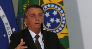 Bolsonaro passa por exames para investigar soluços