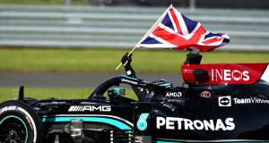 Com grande atuação, Lewis Hamilton vence GP da Grã-Bretanha