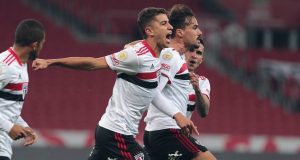 São Paulo bate o Internacional e vence a primeira no Brasileirão