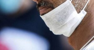 Entrou em supermercado com a máscara no queixo, foi advertido e agrediu funcionário