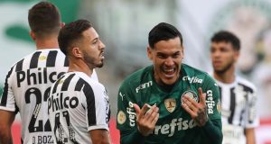 Palmeiras vence Santos e segue líder do Brasileirão