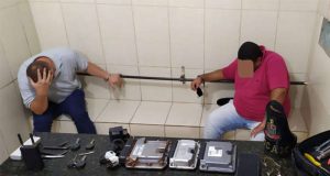 Bandidos usam carro com chapas de Araraquara para roubar em São Carlos