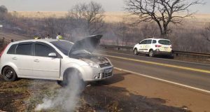 Fumaça de queimada causa engavetamento com cinco veículos na SP-215