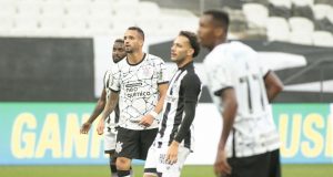 Renato Augusto marca na reestreia e Corinthians vence o Ceará
