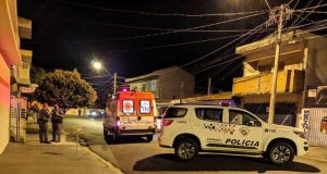 Homem é morto e dois são baleados em noite violenta