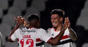 São Paulo volta a vencer o Vasco e confirma vaga nas quartas da Copa do Brasil