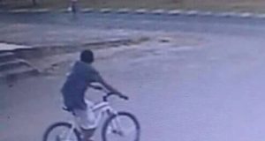 Bandidos deixam jovem sem bicicleta, celular e documento