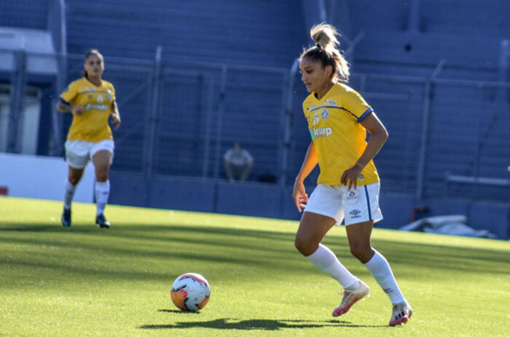 Futebol Feminino - Larissa Pereira, jogadora do Flamengo, foi