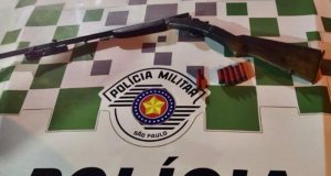 Polícia Ambiental prende homem em flagrante por porte ilegal de arma de fogo