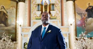 Novo vídeoclipe do sambista Péricles conta com direção de renomado produtor araraquarense