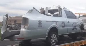 Carro funerário capota na WL e corpo vai parar no canteiro central