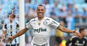 Palmeiras vira para cima do Grêmio e segue na briga pelo título brasileiro
