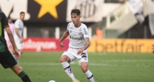 Santos joga meio tempo com um a menos e perde para o América-MG