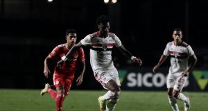 São Paulo bate o Inter no Morumbi e se distancia da zona de rebaixamento