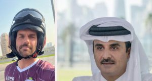 Eduardo Bolsonaro veste camisa da Ferroviária, depois governo anuncia que árabes vão comprar dois times brasileiros