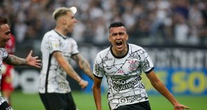 Corinthians marca no fim e derrota o Fortaleza pelo Brasileirão