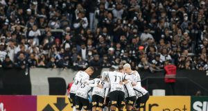 Corinthians vence clássico contra o Santos e se mantém no G4