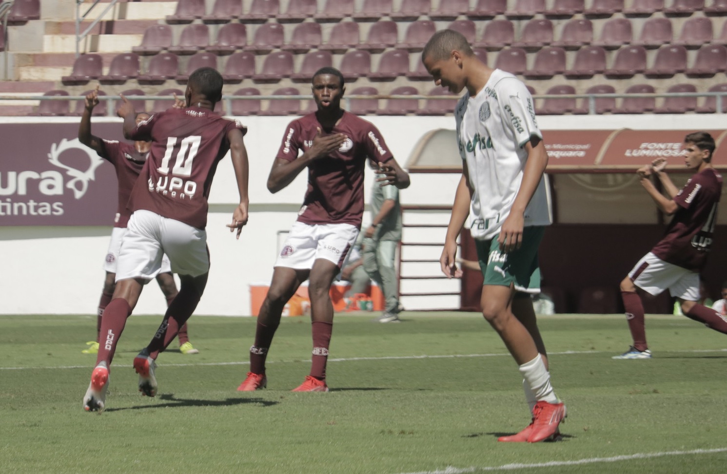 Palmeiras bate Ferroviária e garante vaga na final do Paulista